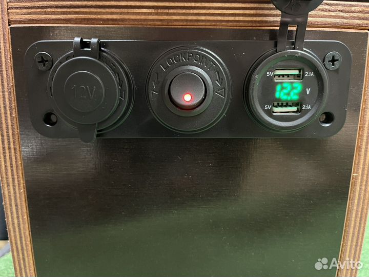 Панель прикуривателя с вольтметром и USB в лодку