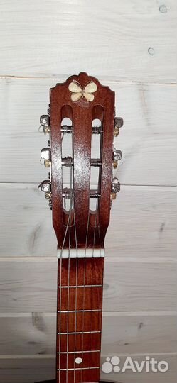 Акустическая гитара