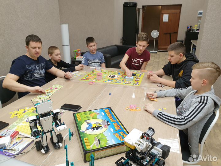 Педагог по творческим направлениям