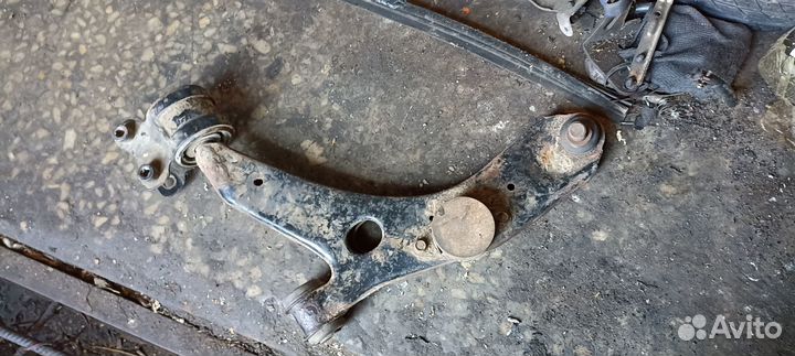 Рычаг левый Мазда 3 BK