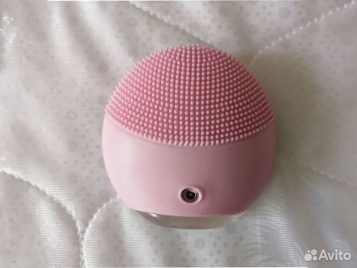 Массажная щетка для очищения лица Forever