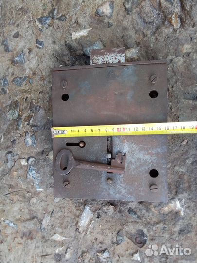 Замок гаражный накладной