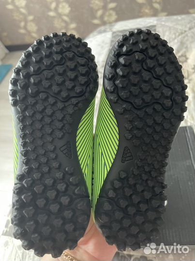 Футбольные бутсы adidas