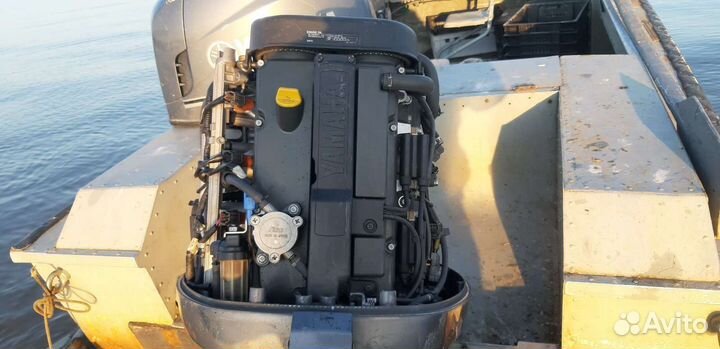 Лодка с мотором