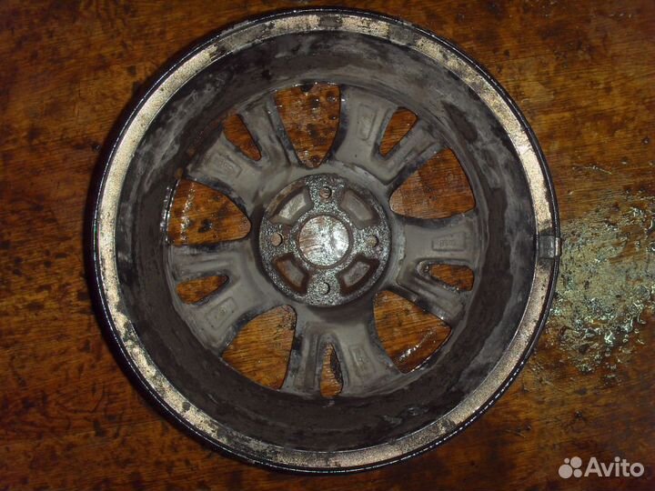 Диск колесный легкосплавный R15 в наличии 1 диск