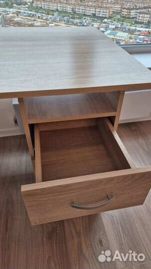 Офисная мебель стол