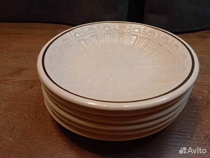 Тарелки с выпуклым ажурным рисунком зик Конаково