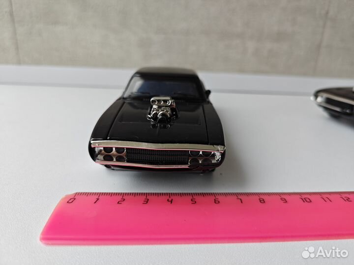 Модель 1:32 Dodge charger с дефектом