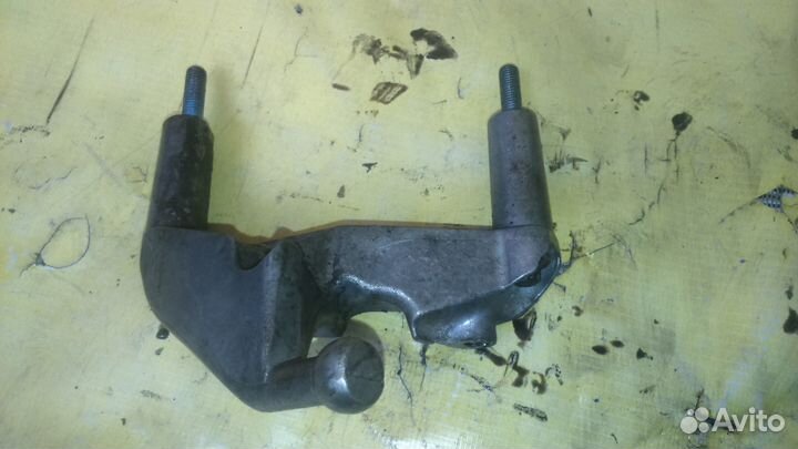 A6460160038 Кронштейн вакуумного насоса MB w211