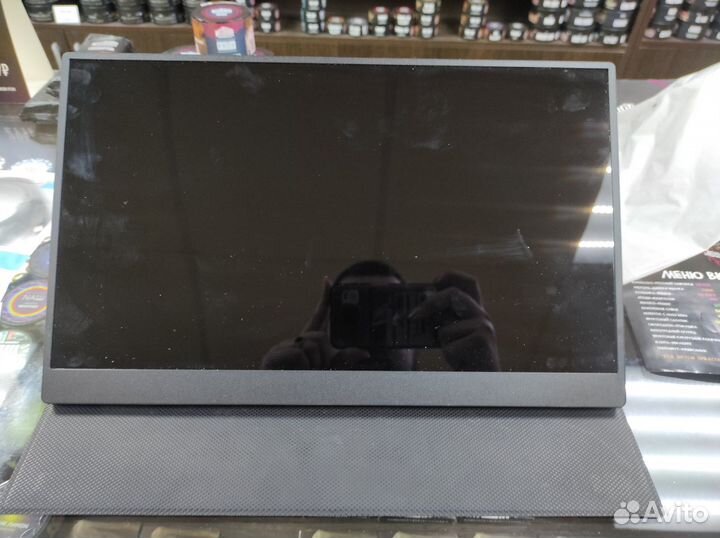 Портативный монитор 15.6
