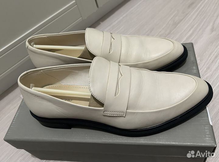 Лоферы vagabond кожаные 38 р-р кремовые
