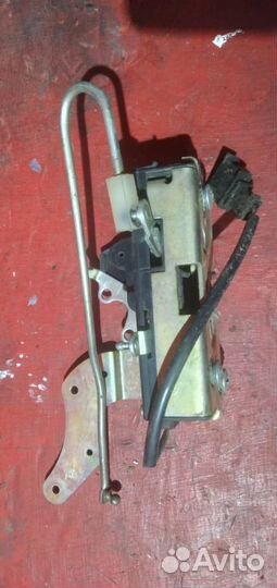 Шевроле Нива замок багажника электро Ваз 2123