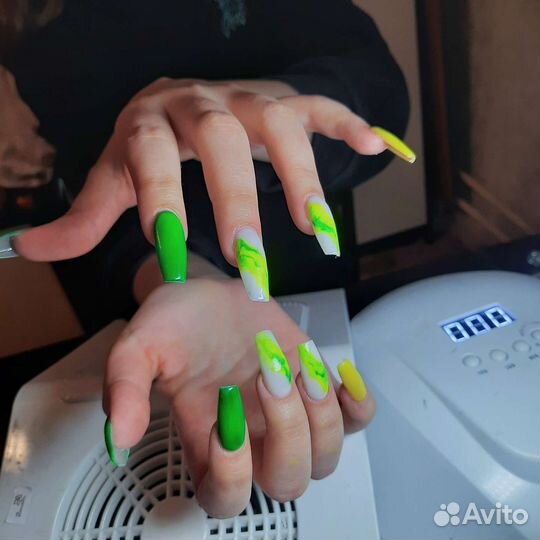 Модель на маникюр