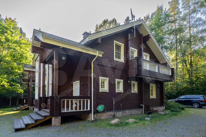 Дом 350 м² на участке 35 сот.