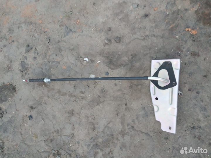 Трос ручника оригинальный Nissan NP300