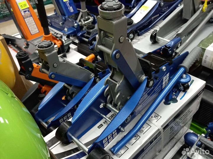 Домкрат подкатной Stels 2.5т