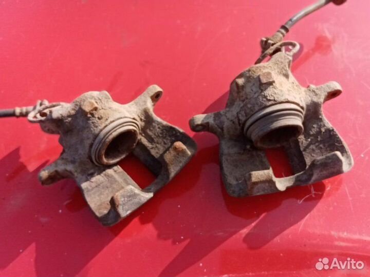 Суппорт передний Volkswagen Passat