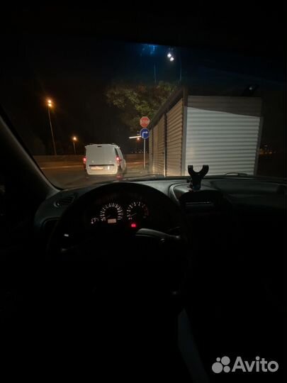 Mitsubishi Carisma 1.6 МТ, 2002, 150 000 км