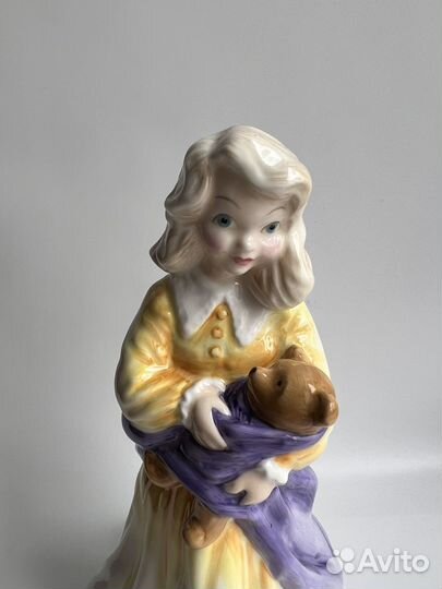Royal Doulton. Статуэтки девочек с мишками