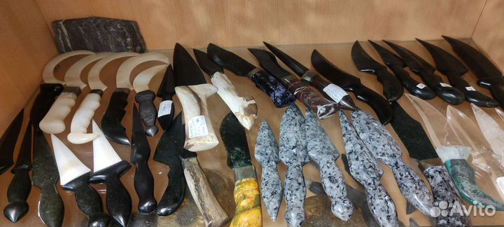 Коллекционные минералы, шкатулки,подсвечники,ножи