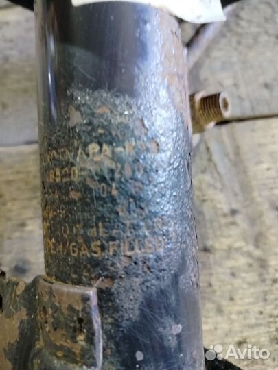 Передние стойки амортизаторов