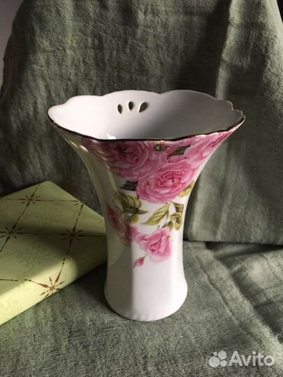 Ваза, фарфор