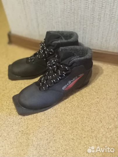 Лыжные ботинки