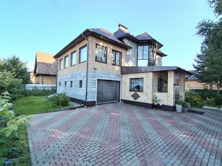 Дом 284 м² на участке 11,5 сот.