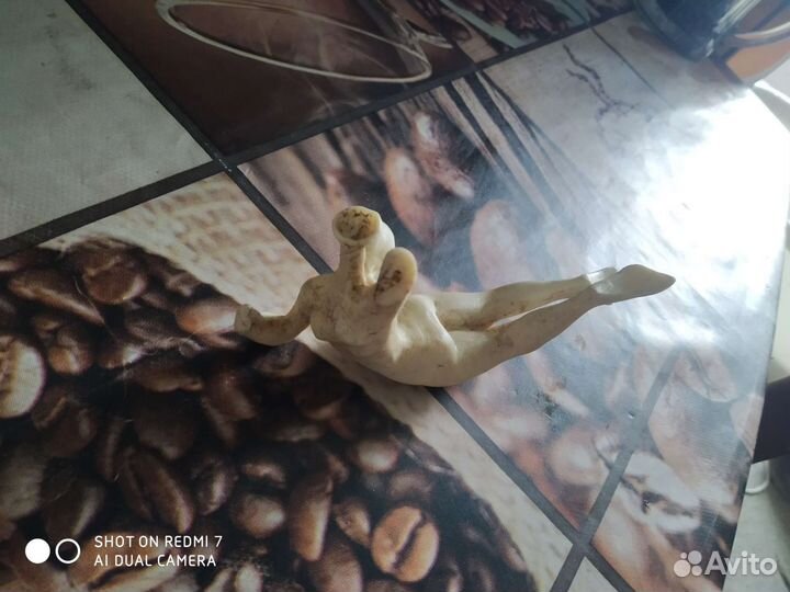 Статуэтка девушка водолаз