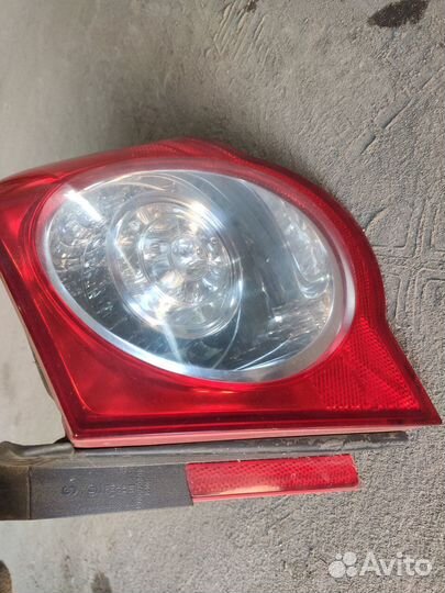 Фонарь задний правый Volkswagen Passat B6 седан