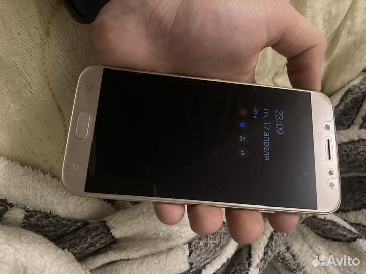 Телефон Samsung j7