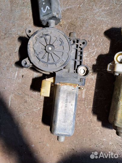 Моторчик стеклоподъёмника на Jaguar s-type