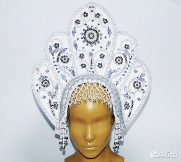 Кокошник белый