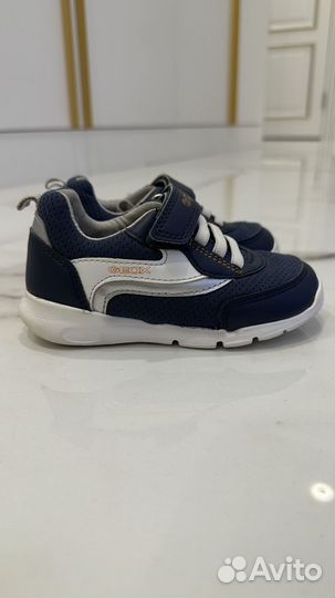 Кроссовки