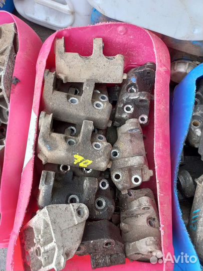 Нижний кронштейн генератора LADA Priora