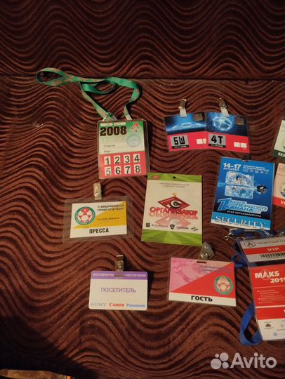 Коллекция бейджей с футбольных матчей