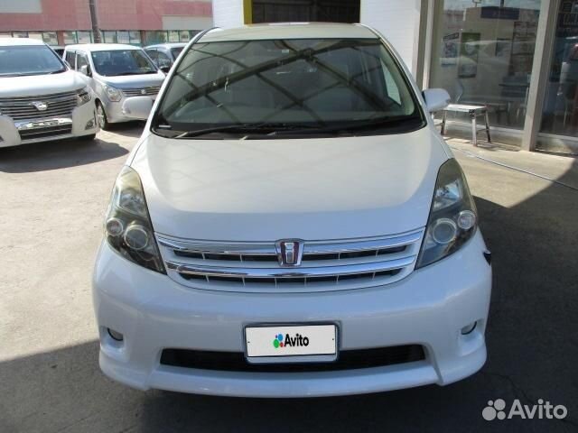 Toyota Isis 1.8 CVT, 2012, 45 000 км