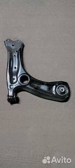 Рычаг передний левый Шкода Рапид