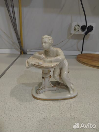 Фарфоровые статуэтка