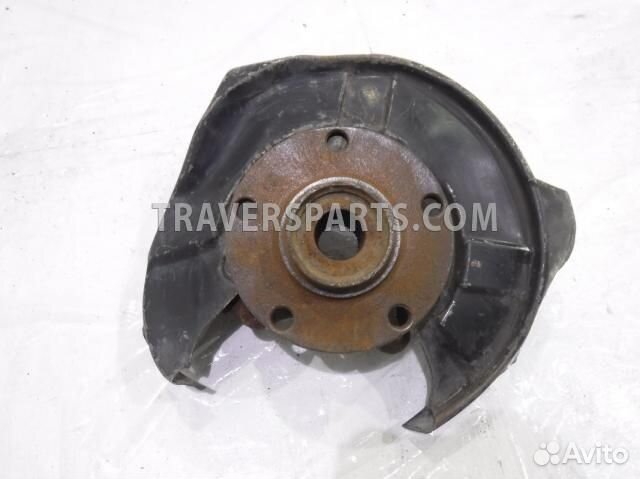 Кулак задний левый 8E0505435L