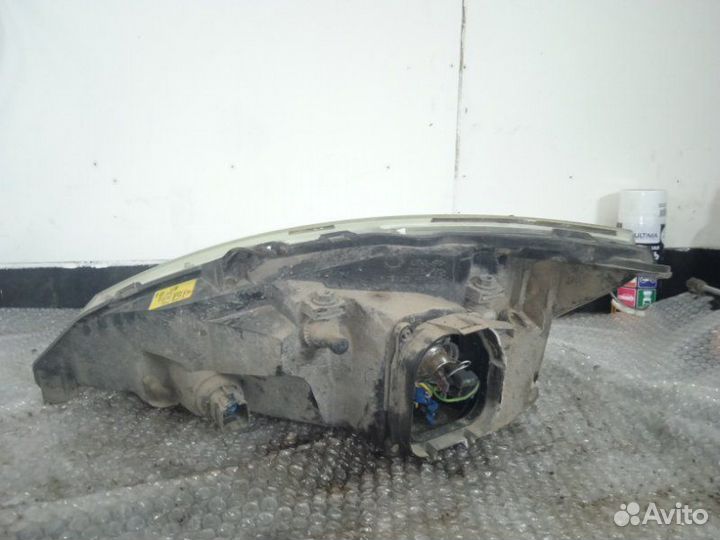 Фара передняя правая Ford Focus 1 универсал 1.8