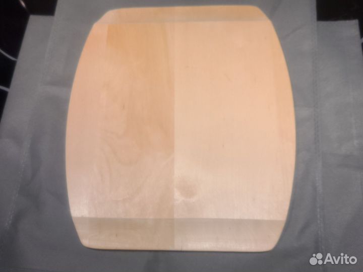 Чугунная сковорода с деревянной подставкой