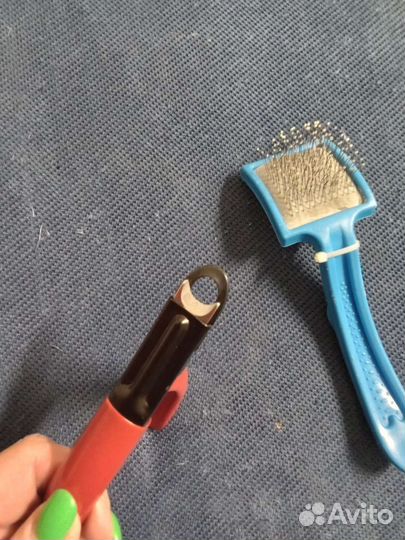 Ножницы для стрижки когтей и расческа для кошек