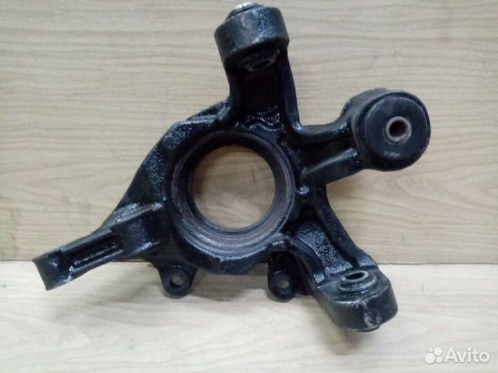 Цапфа задняя левая Toyota Venza 2.7 2006-2016