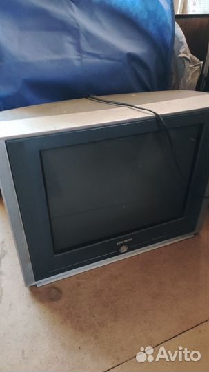 Холодильник, посудомоечная машина, телевизор