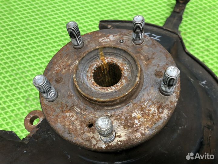 Кулак поворотный передний правый Honda Accord 7 из