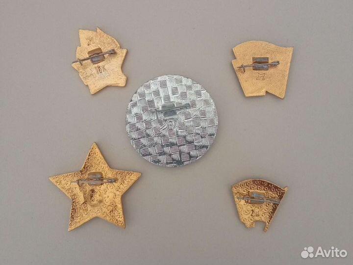 Наборы значков школьников СССР