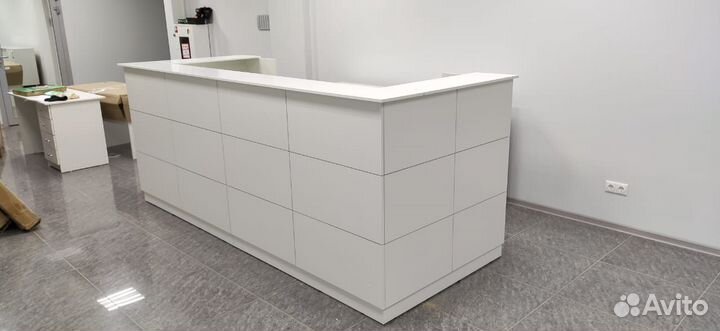 Стойка ресепшн