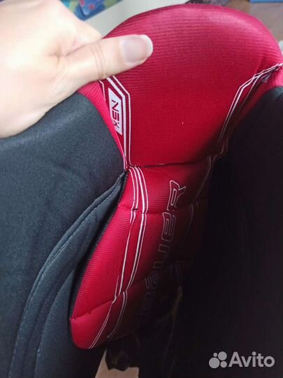 Хоккейные вещи:шорты, нагрудник, коньки, клюшка