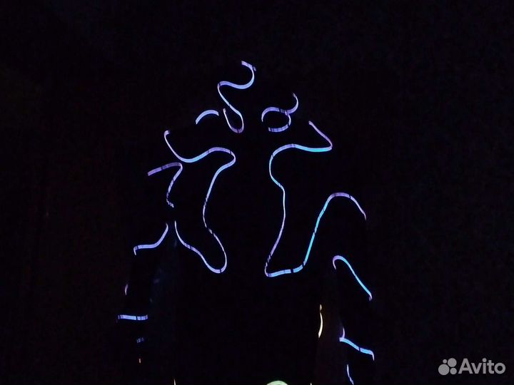 Корновальный костюм светится